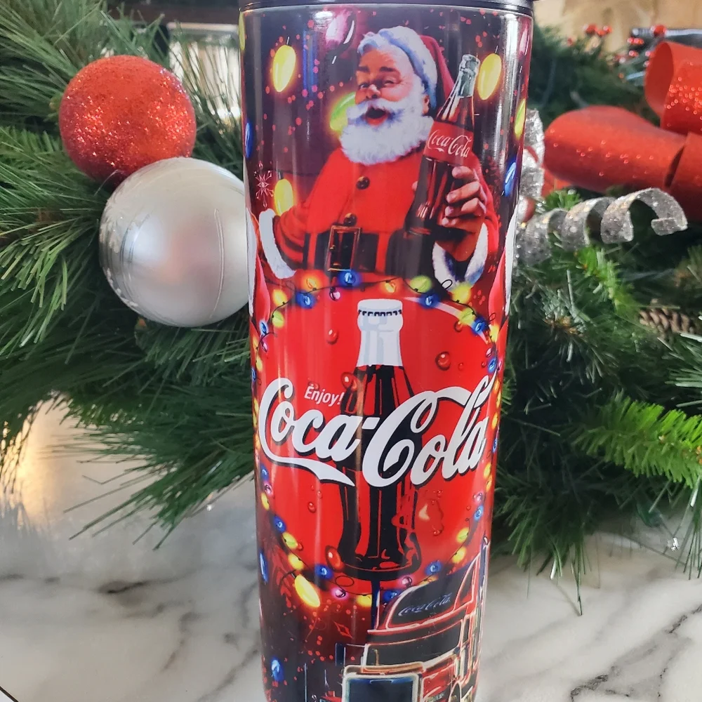 Santa Coca Cola Christmas 20oz Tumbler with duo lids 🎉sale